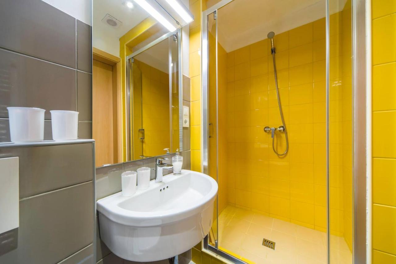 Modern Four Bedroom Apartment In Palace District Budapest Exterior foto